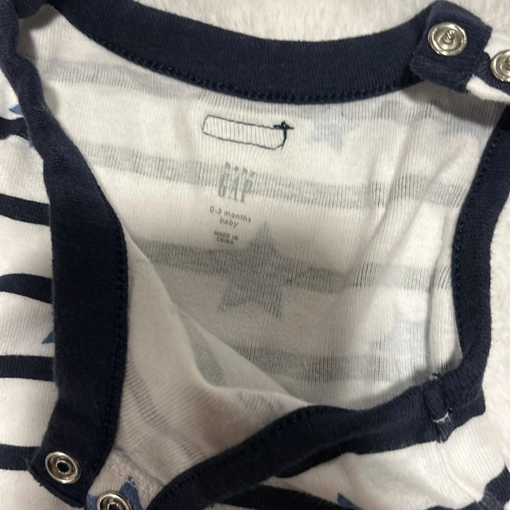 Gap baby one piece outfit shorts and sleeveless with cute pocket 0-3 months
